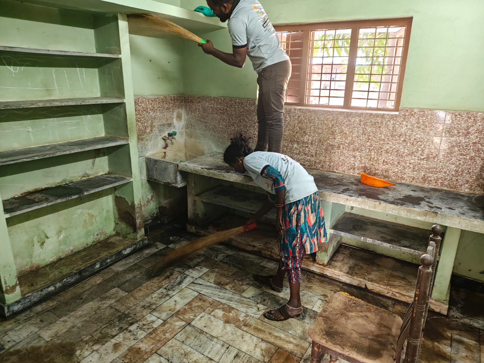 Thiruvallur Homescare team deep cleaning a kitchen
